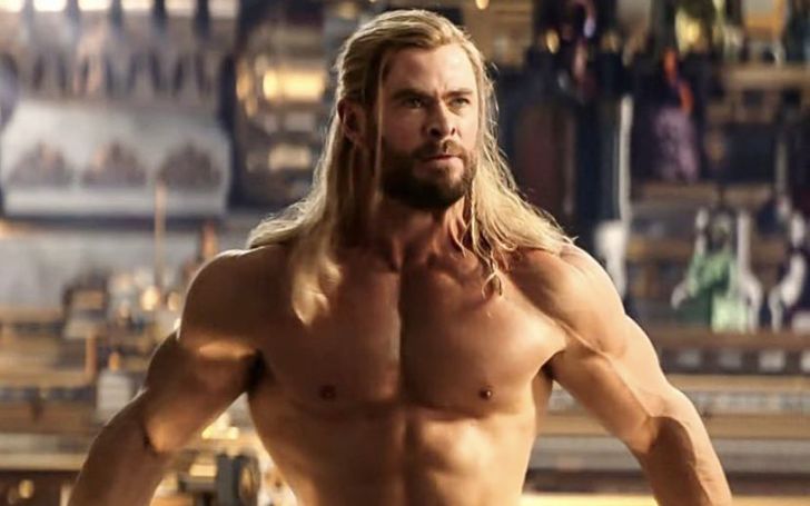 Chris Hemsworth Shirtless